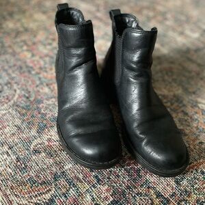 Born Black Leather Ankle Chelsea Boots size 6.5